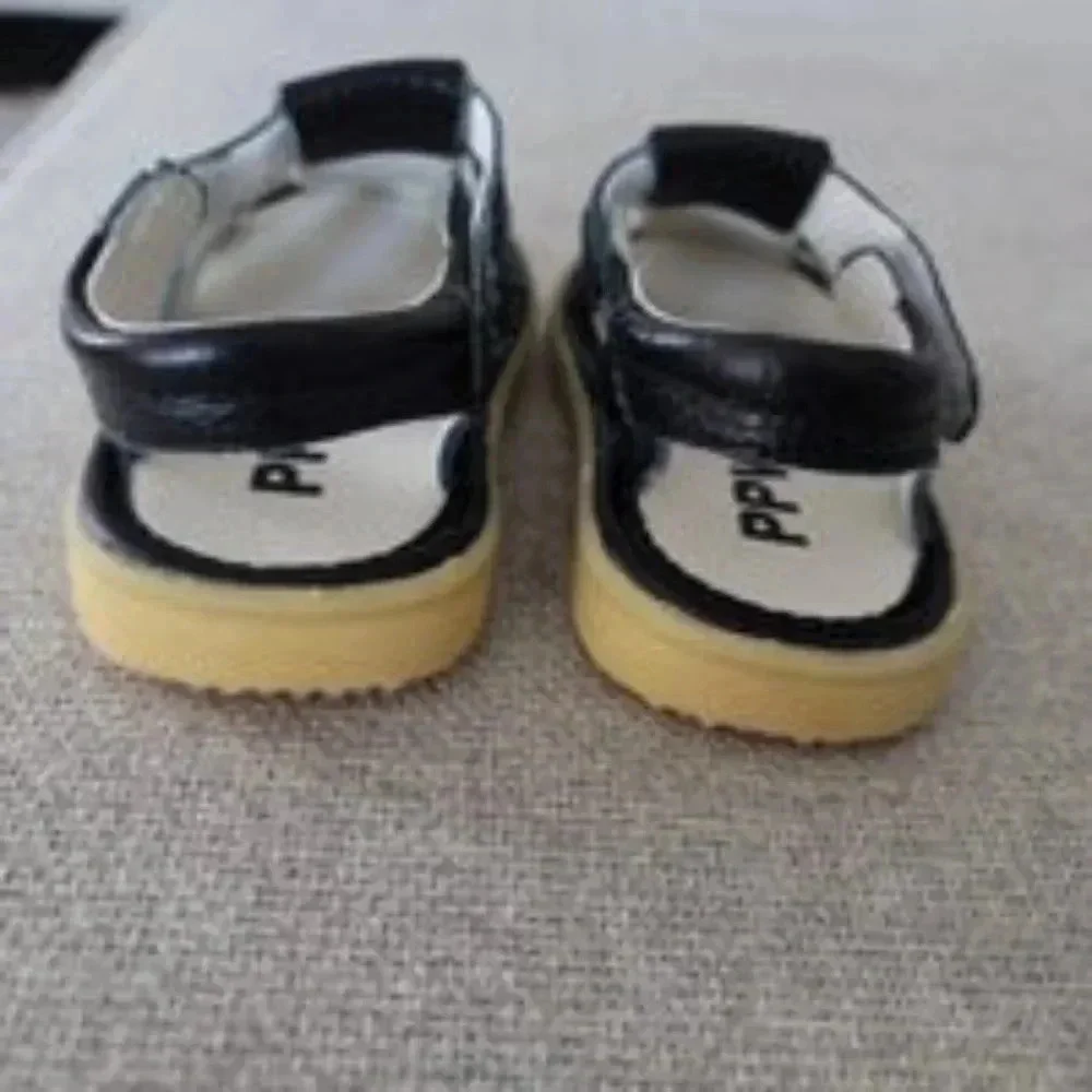 Black leather soft sole Sandals size 3